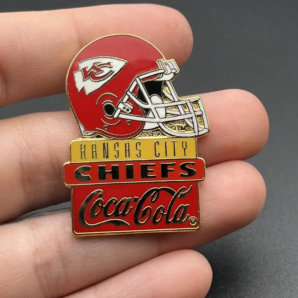 Coca-Cola Coke Kansas City Chiefs Helmet NFL Football Super‎ Bowl XXVIII Hat Pin
